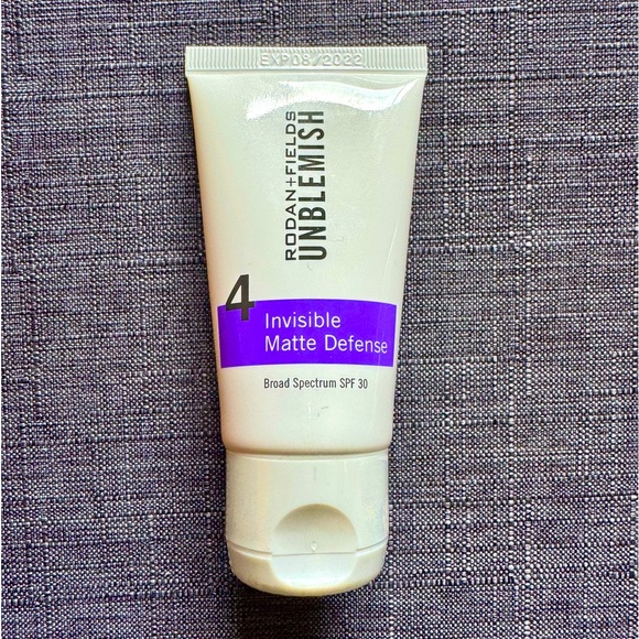 Rodan & Fields Unblemish 4 Invisible matte defense broad spectrum spf 30 1 oz - Picture 1 of 2